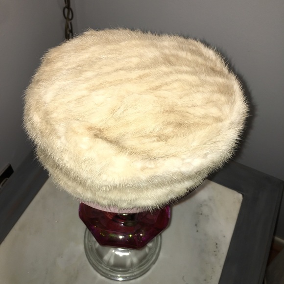 Vintage fur hat main image 3